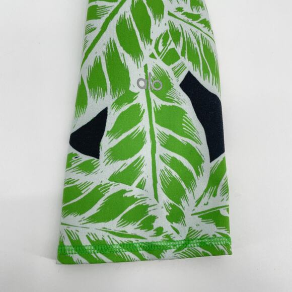 ALO YOGA Airbrush Tropical Print Capri Leggings // M - Picture 6 of 9